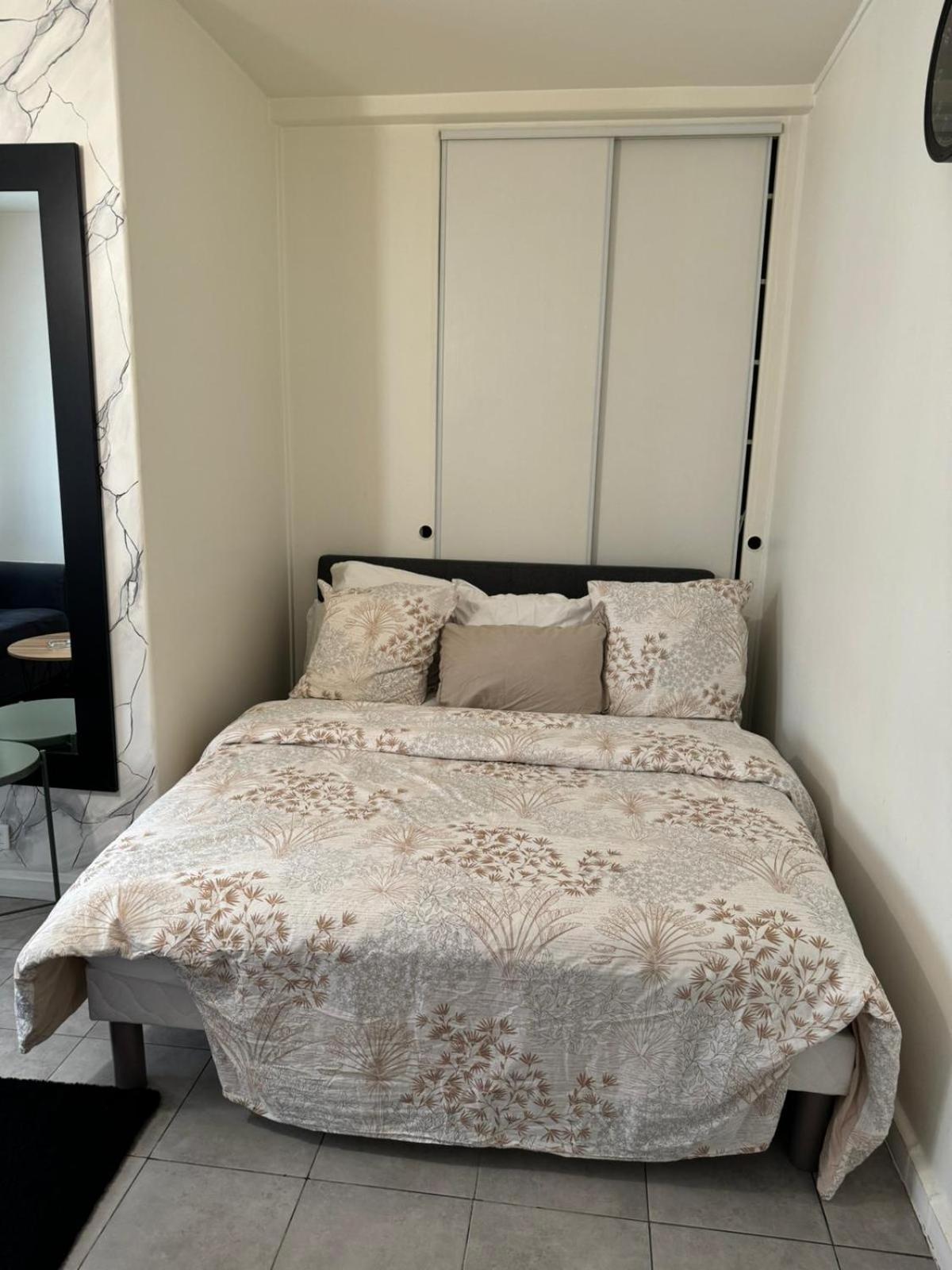 Studio Paris 16 Luaran gambar