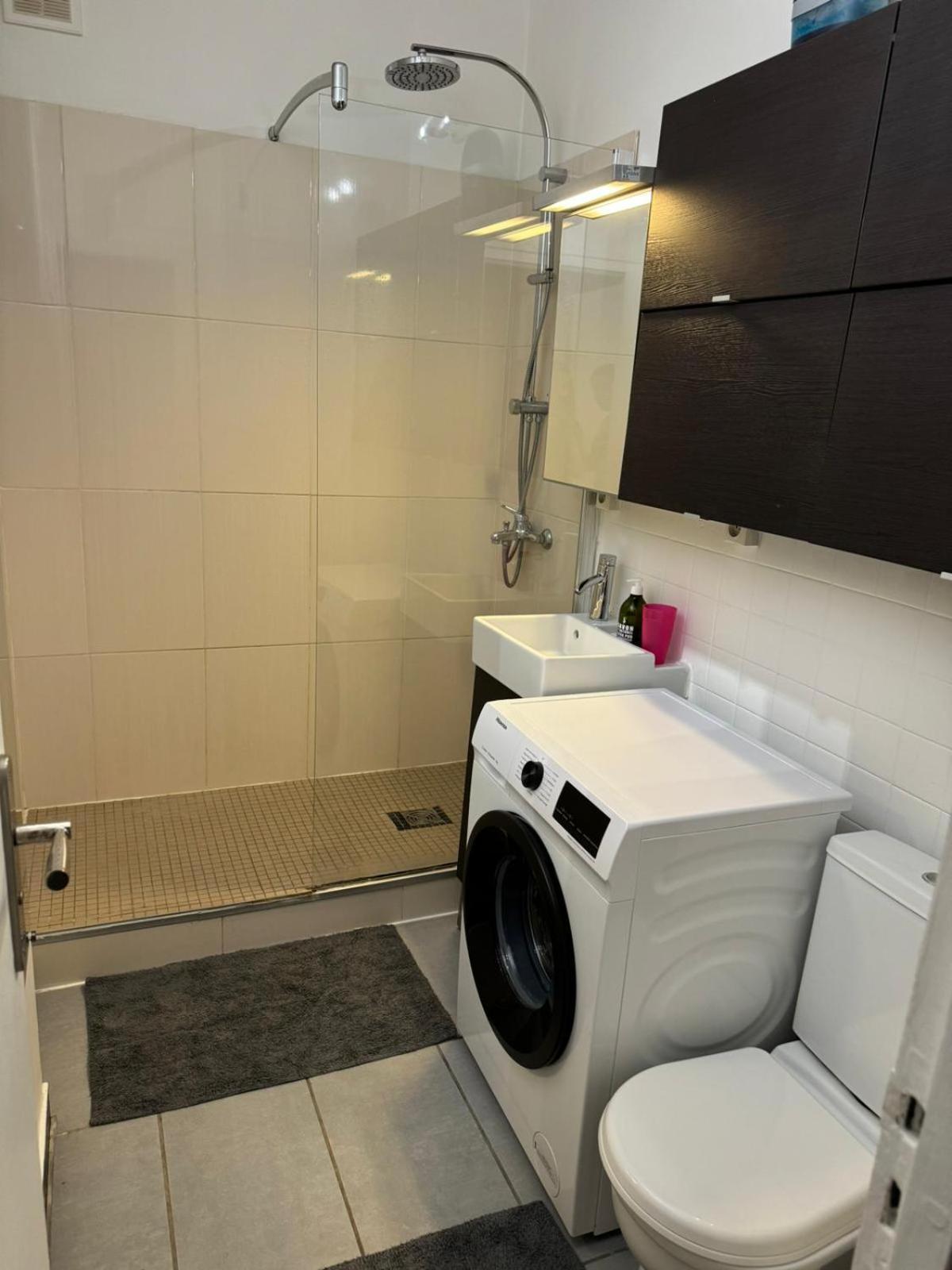 Studio Paris 16 Luaran gambar